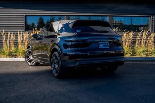 2023 Porsche Cayenne Platinum Edition