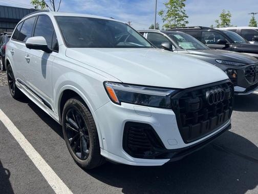 Glacier White Metallic 2025 Audi Q7 45 Premium Plus