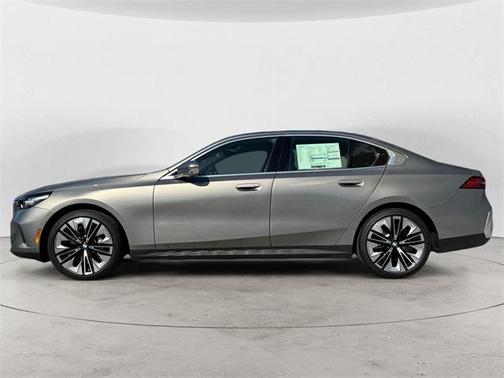 2025 BMW 530 i xDrive