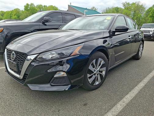 Super Black 2022 Nissan Altima S FWD