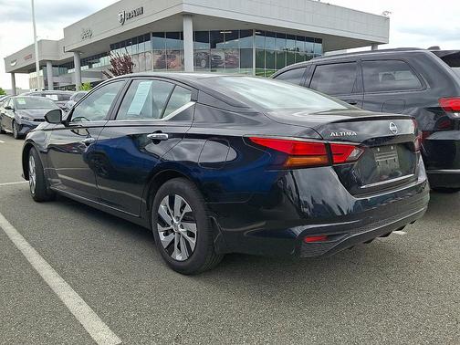 Super Black 2022 Nissan Altima S FWD