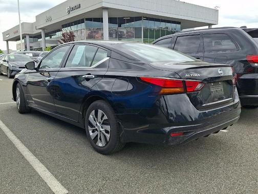 Super Black 2022 Nissan Altima S FWD