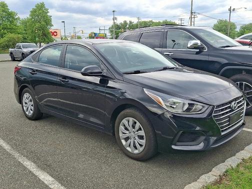 Absolute Black 2022 Hyundai Accent SE