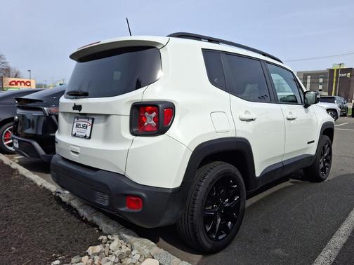 Alpine White Clearcoat 2022 Jeep Renegade Altitude