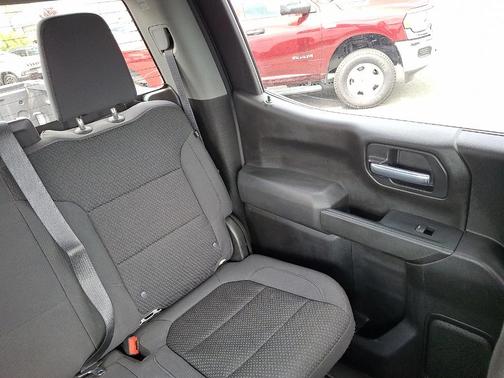Summit White 2021 Chevrolet Silverado 1500 Custom Trail Boss