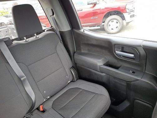 Summit White 2021 Chevrolet Silverado 1500 Custom Trail Boss