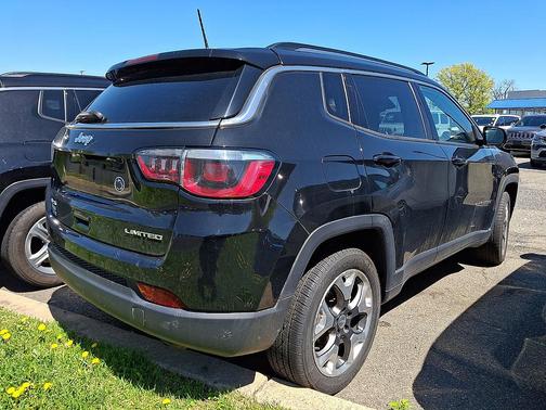 Diamond Black Crystal Pearlcoat 2019 Jeep Compass Limited