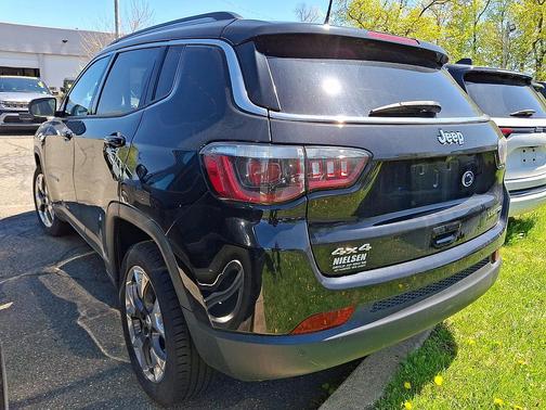Diamond Black Crystal Pearlcoat 2019 Jeep Compass Limited