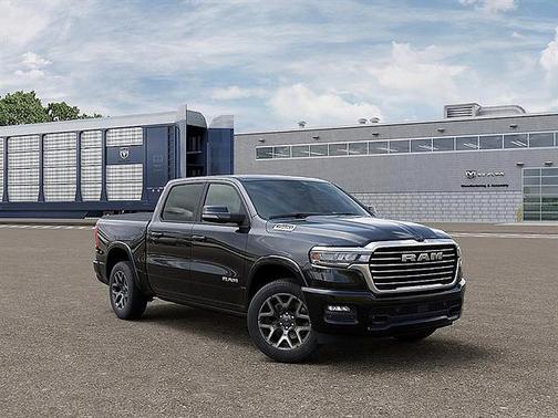 Diamond Black Crystal Pearlcoat 2026 RAM 1500 Laramie