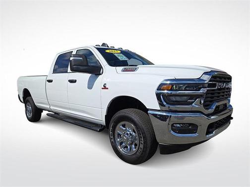 2025 RAM 2500 Tradesman Crew Cab 4x4 8' Box