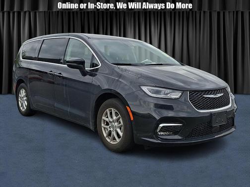 Brilliant Black Crystal Pearlcoat 2023 Chrysler Pacifica Touring L