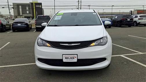 2023 Chrysler Voyager LX