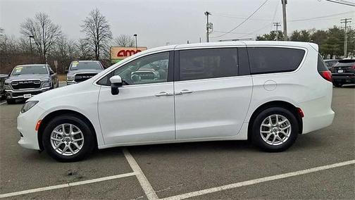 2023 Chrysler Voyager LX