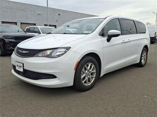 2023 Chrysler Voyager LX