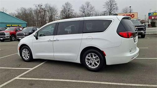 2023 Chrysler Voyager LX