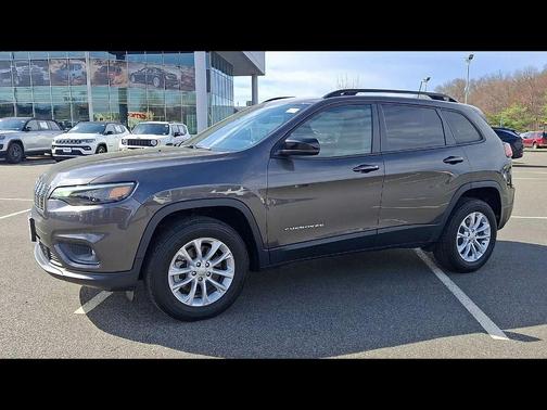 Granite Crystal Metallic Clearcoat 2022 Jeep Cherokee Latitude Lux