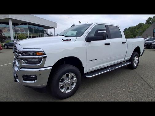 Bright White Clearcoat 2025 RAM 2500 Big Horn Crew Cab 4x4 6'4' Box