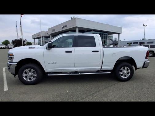 Bright White Clearcoat 2025 RAM 2500 Big Horn Crew Cab 4x4 6'4' Box