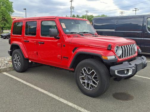 Firecracker Red Clearcoat 2025 Jeep Wrangler 4-Door Sahara 4x4