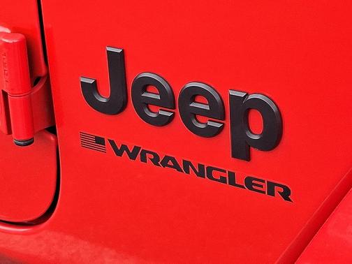 Firecracker Red Clearcoat 2025 Jeep Wrangler 4-Door Sahara 4x4