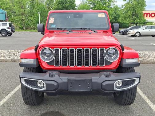 Firecracker Red Clearcoat 2025 Jeep Wrangler 4-Door Sahara 4x4