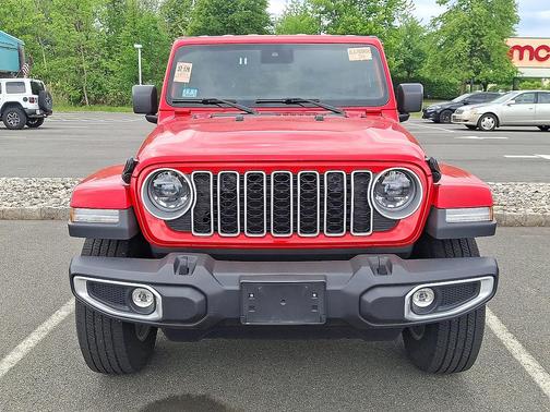 Firecracker Red Clearcoat 2025 Jeep Wrangler 4-Door Sahara 4x4