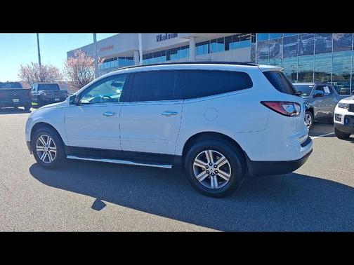 Summit White 2017 Chevrolet Traverse 1LT