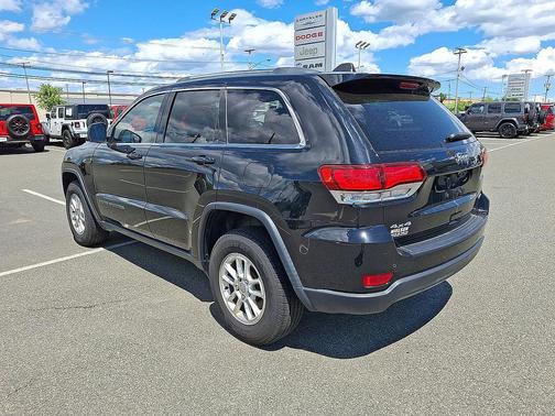 Diamond Black Crystal Pearlcoat 2020 Jeep Grand Cherokee Laredo