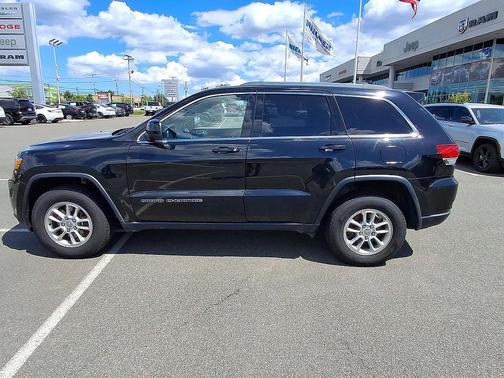 Diamond Black Crystal Pearlcoat 2020 Jeep Grand Cherokee Laredo