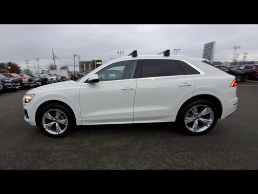 2022 Audi Q8 55 Premium Plus