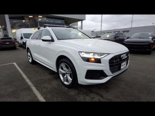 2022 Audi Q8 55 Premium Plus
