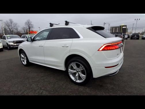 2022 Audi Q8 55 Premium Plus