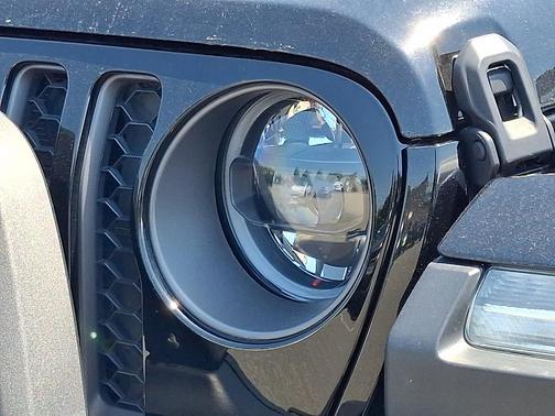 Black Clearcoat 2023 Jeep Wrangler Rubicon 392
