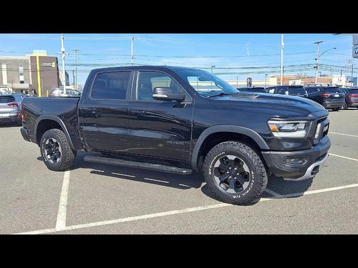 Diamond Black Crystal Pearlcoat 2019 RAM 1500 Rebel