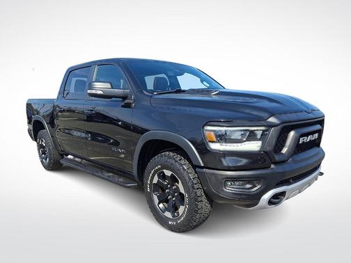 Diamond Black Crystal Pearlcoat 2019 RAM 1500 Rebel