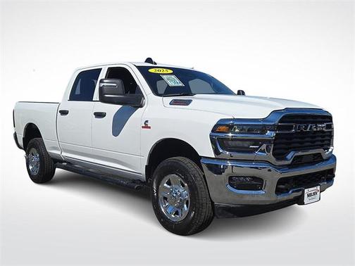 2025 RAM 2500 Tradesman Crew Cab 4x4 6'4' Box