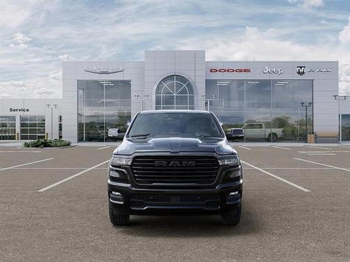 Diamond Black Crystal Pearlcoat 2026 RAM 1500 Laramie