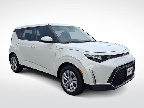 Snow White Pearl 2023 Kia Soul LX