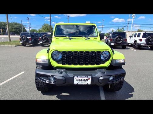 Limited Edition Gecko Clearcoat 2021 Jeep Gladiator Willys 4x4