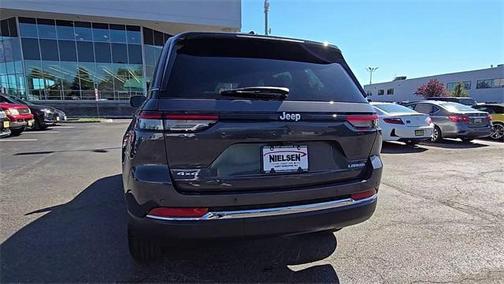 2025 Jeep Grand Cherokee Laredo