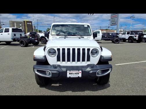 Bright White Clearcoat 2022 Jeep Gladiator Overland