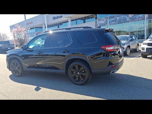 Crystal Black Pearl 2025 Honda Pilot Black Edition