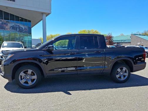 Crystal Black Pearl 2025 Honda Ridgeline TrailSport