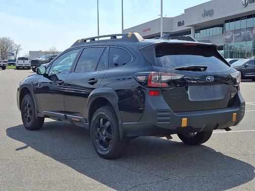 Crystal Black Silica 2022 Subaru Outback Wilderness