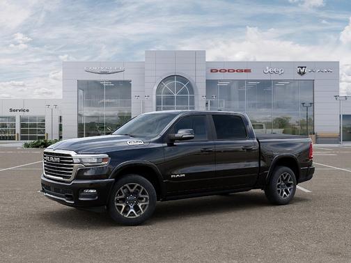 Diamond Black Crystal Pearlcoat 2026 RAM 1500 Laramie