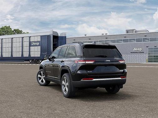 Diamond Black Crystal Pearlcoat 2026 Jeep Grand Cherokee Limited
