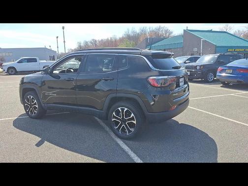 Diamond Black Crystal Pearlcoat 2022 Jeep Compass Limited