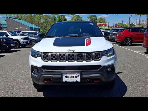 Bright White Clearcoat 2025 Jeep Compass Trailhawk