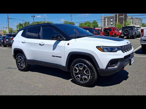 Bright White Clearcoat 2025 Jeep Compass Trailhawk