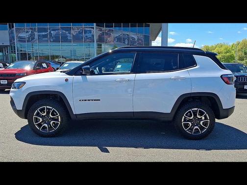 Bright White Clearcoat 2025 Jeep Compass Trailhawk